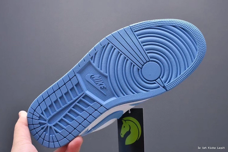 1 (W) Jordan  UNC AO9944-441 Low 0122